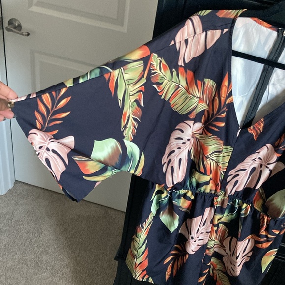 SHEIN Curve Tropical Romper - Picture 7 of 7